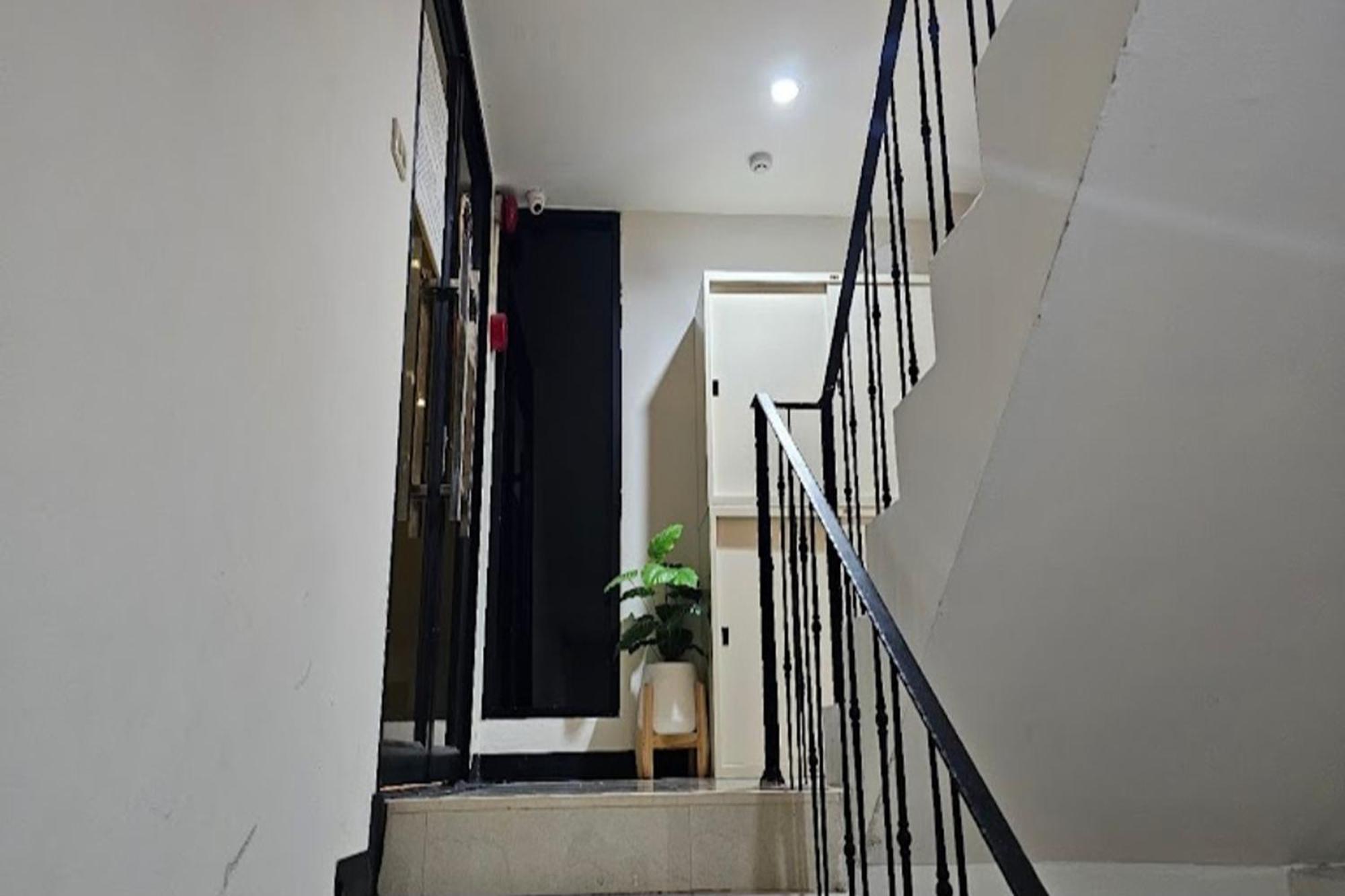 Bnb98 Silom Hotel Bangkok Ngoại thất bức ảnh