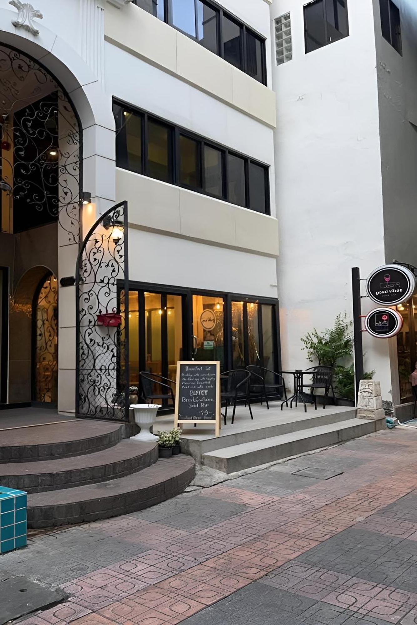 Bnb98 Silom Hotel Bangkok Ngoại thất bức ảnh