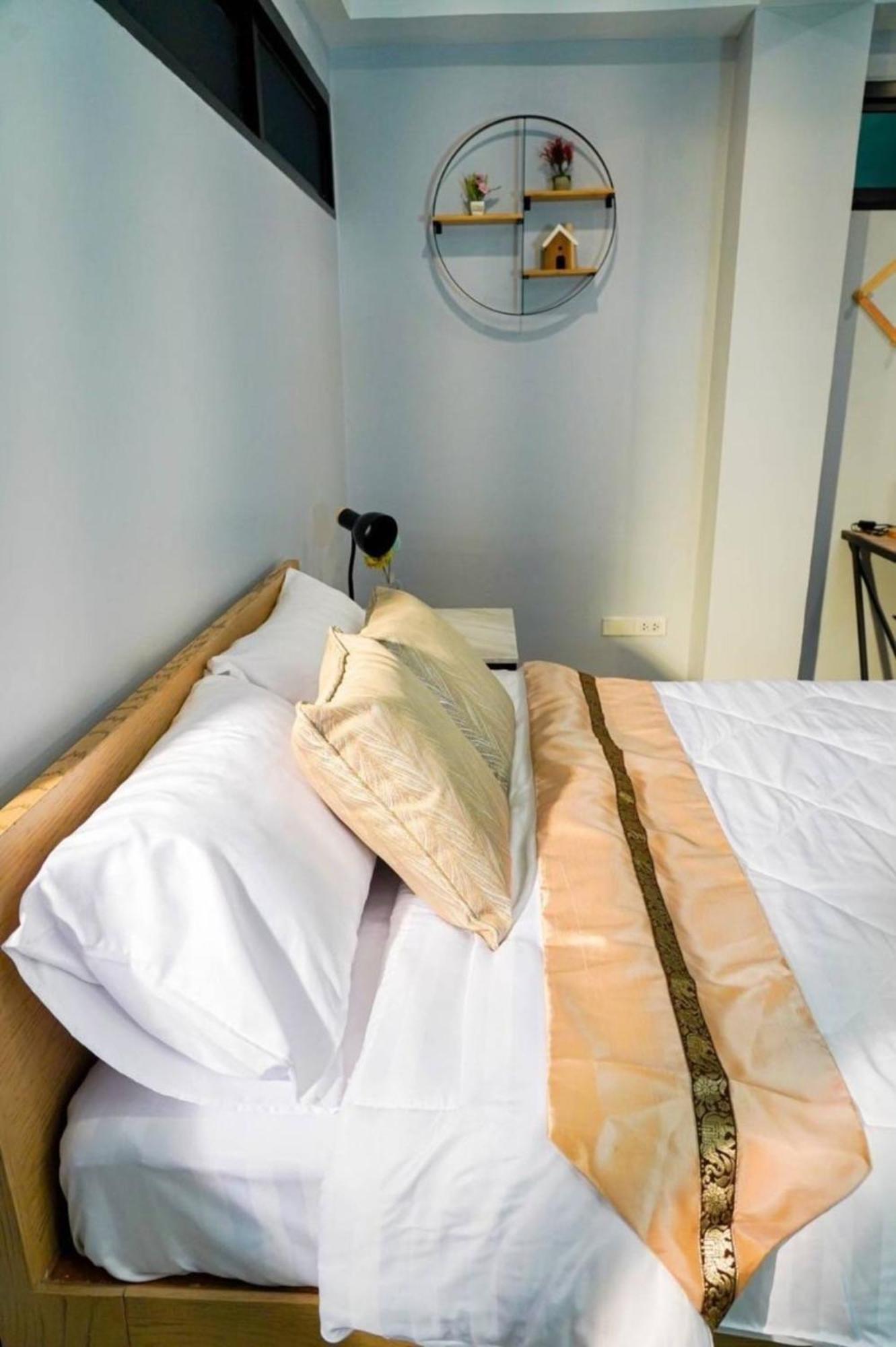 Bnb98 Silom Hotel Bangkok Ngoại thất bức ảnh